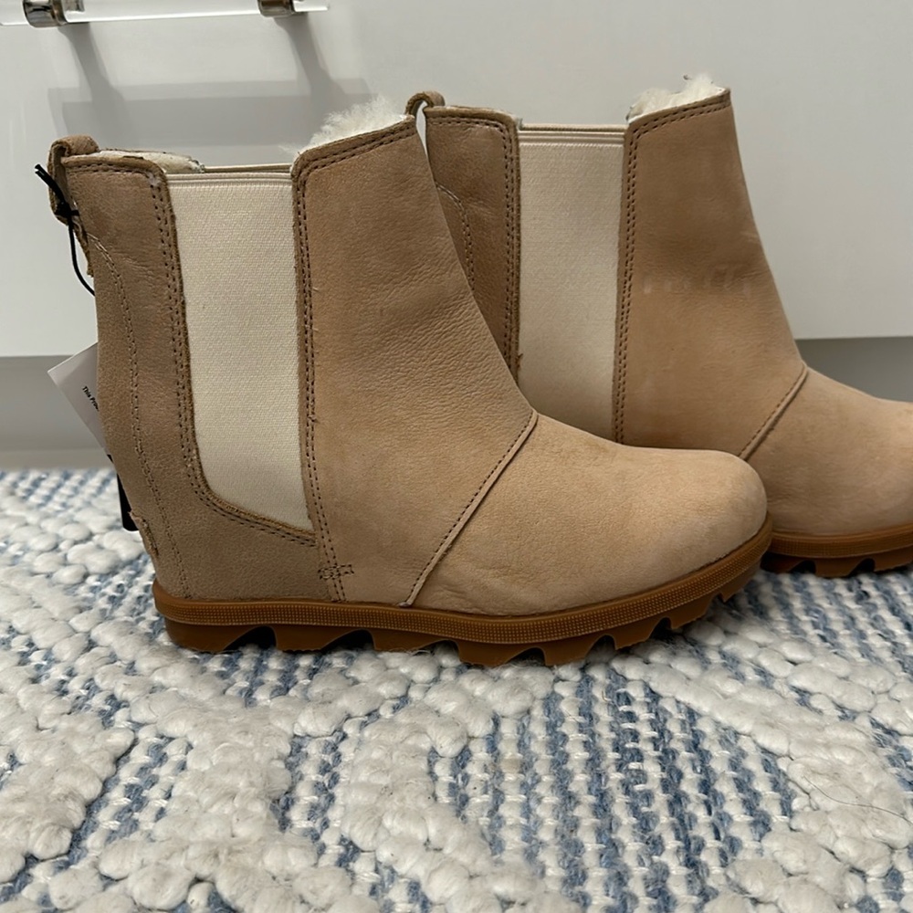 NWT Sorel wedge bootie